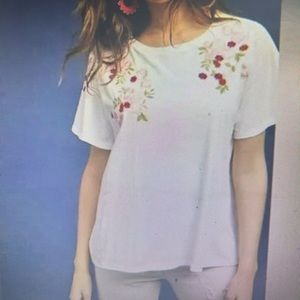 Anthropologie Akemi + Kin Embroidered Cotton Floral T Shirt Size M NWT